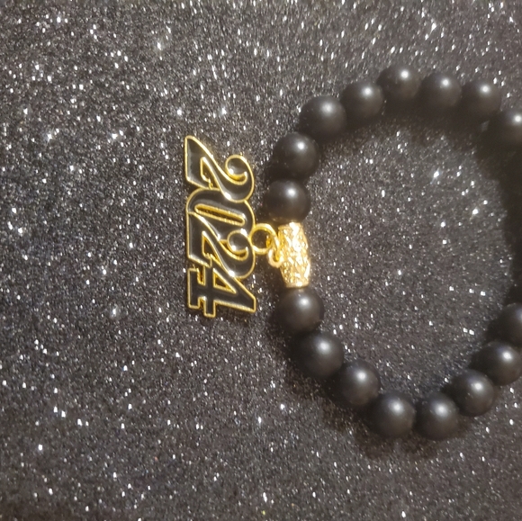 2024 BRACELET FOR THAT SPECIAL GRADUATE. - Picture 6 of 12
